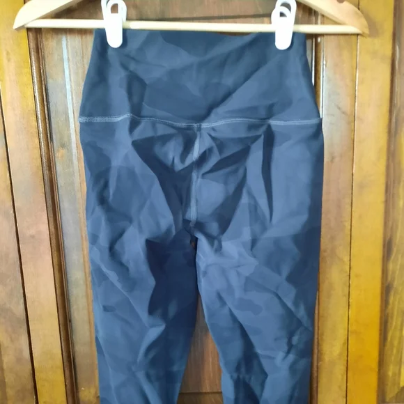 ALO Yoga High-Waist Camo Vapor Legging Black Camouflage Size XS - Picture 12 of 16